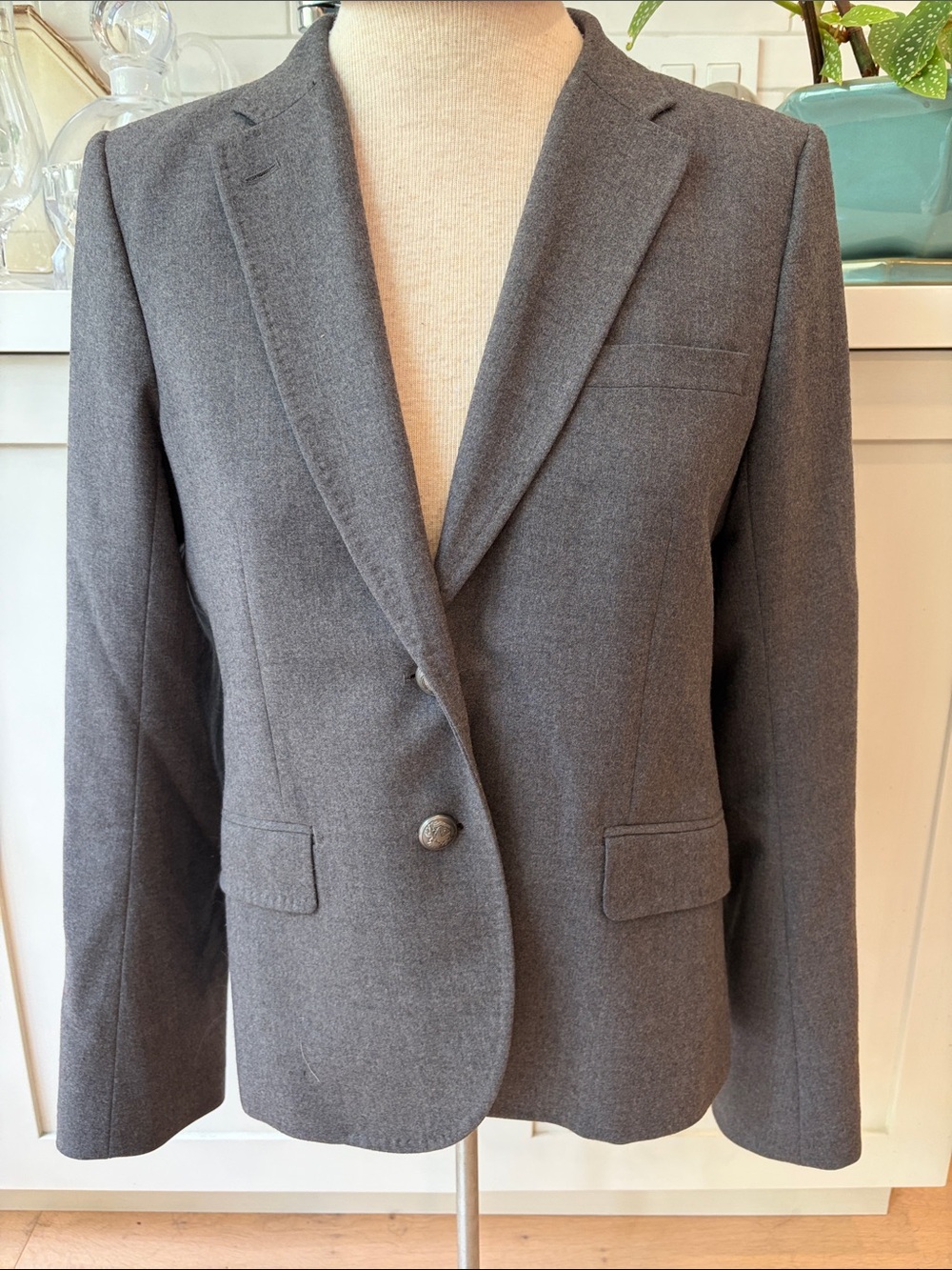 Babaton of Aritzia Stretch 97% Wool Gray Tailored 2 button fully lined Blazer